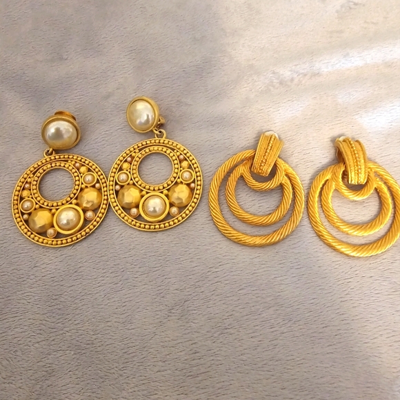 1990's Gold Vintage Clip Earrings - Picture 1 of 3